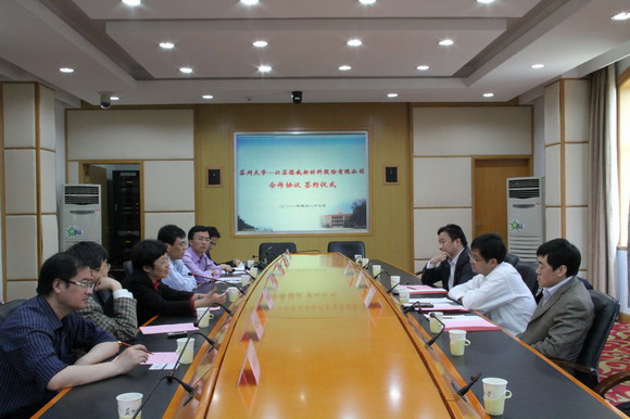 11.04.29 我校举行德威高分子材料研发中心签约仪式.jpg