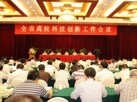 11.07.04 我校科技创新成绩显著获江苏省政府表彰1.jpg